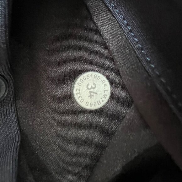 Lululemon Commission classic fit shorts, navy, Size 34 B175 - Picture 10 of 10